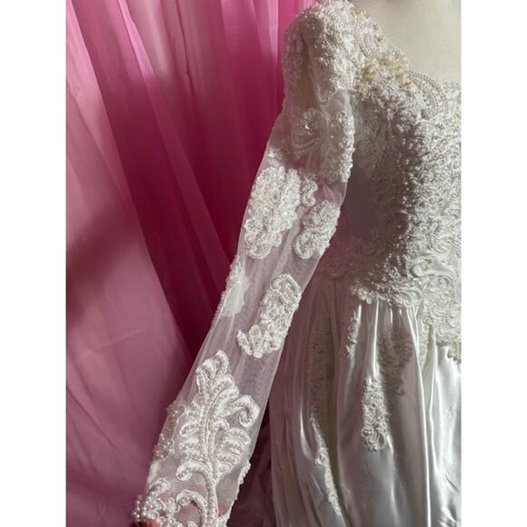 Vintage Venus Long Sleeved Wedding Dress With Detachable Train Size 10W - Picture 6 of 9